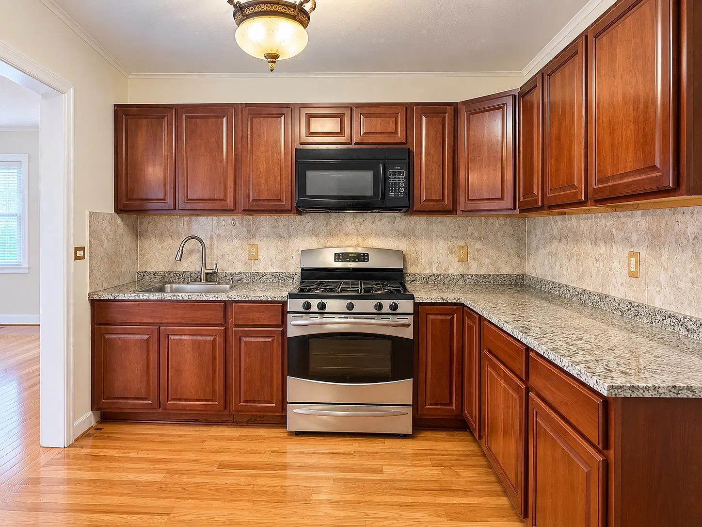 15 E — Photo 3