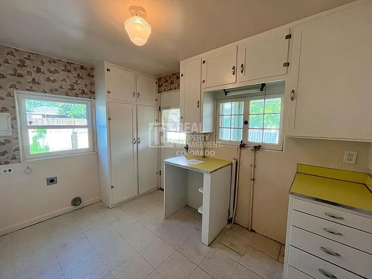 5370 S Windermere St — Photo 12