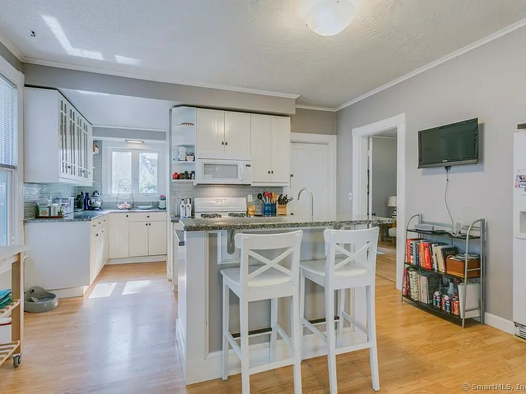 28 Edwards St #1 — Photo 8
