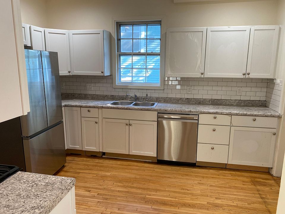 1090 13th Ave SE, Minneapolis, MN 55414 | Zillow
