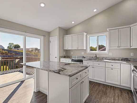 5th image of 613 Summer Pointe Dr