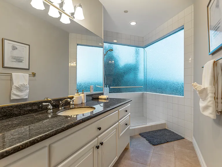 2261 Liane Ln — Photo 33