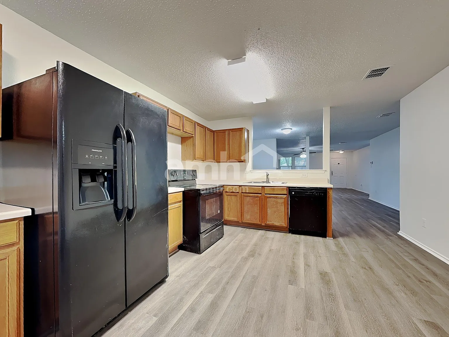 3 bed, 2.0 bath, 1860 sqft, $2,230 — Photo 3