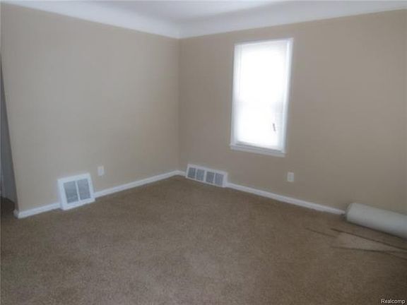 4th image of 15551 Kinloch