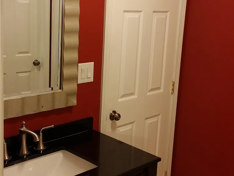 "Jack and Jill" suite-style bathroom