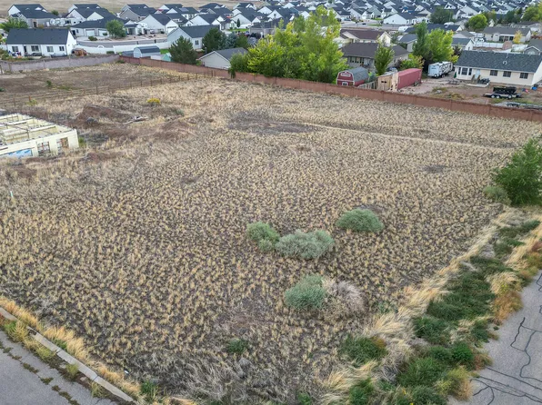 4443 N Tomahawk Dr, Enoch, UT 84721