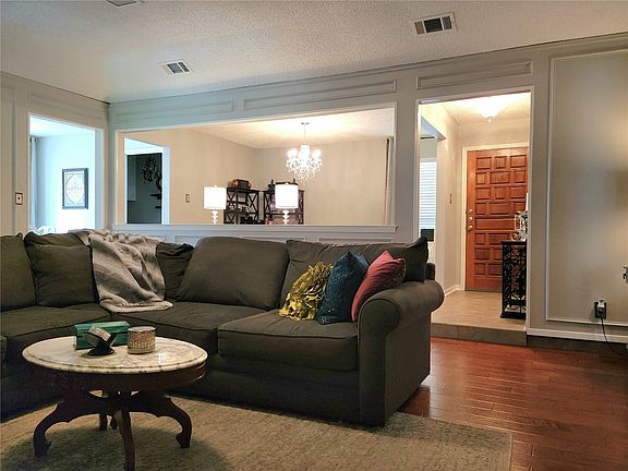 3rd image of 221 Lansford Dr