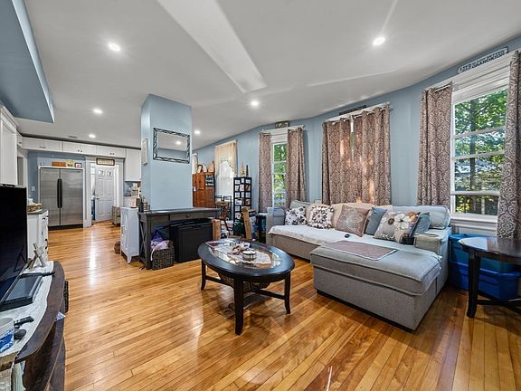 4th image of 64 Francis St