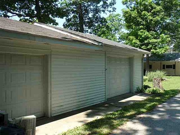 3rd image of 2824 S Mellwood Park Dr E