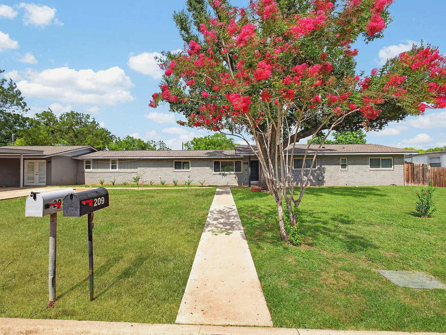2 bed, 2054 sqft, $1,700 — Photo 1