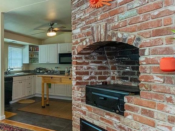 3rd image of 3611 N Fruit Ave