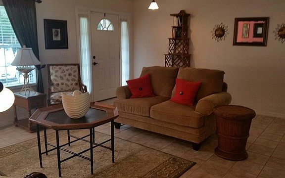 3rd image of 8 Ryberry Dr