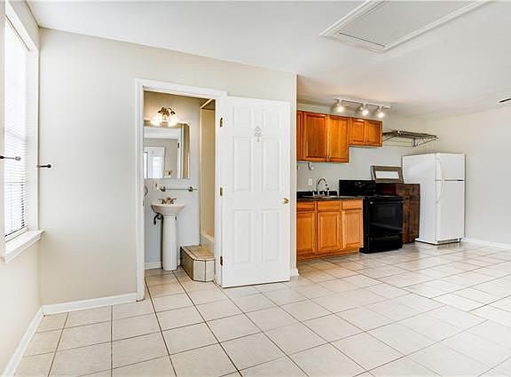 4th image of 4328 Saint Peter St #A