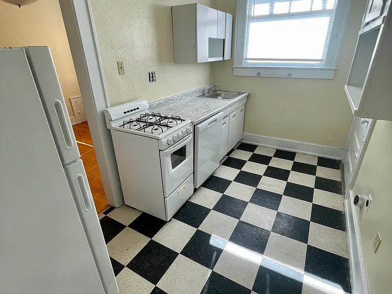 2510 Caldwell Ave S — Photo 13