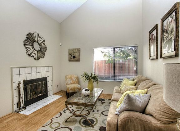 4th image of 34794 Siward Dr