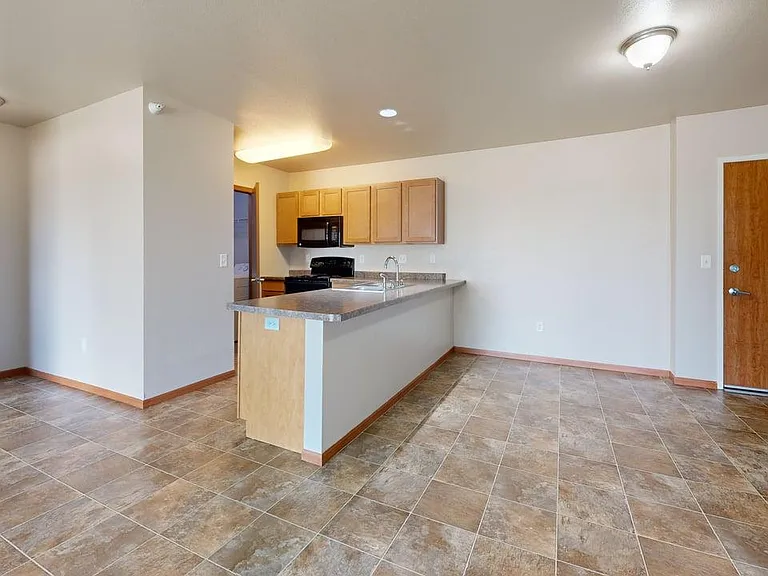 Bakken Ridge Apartments — Photo 25