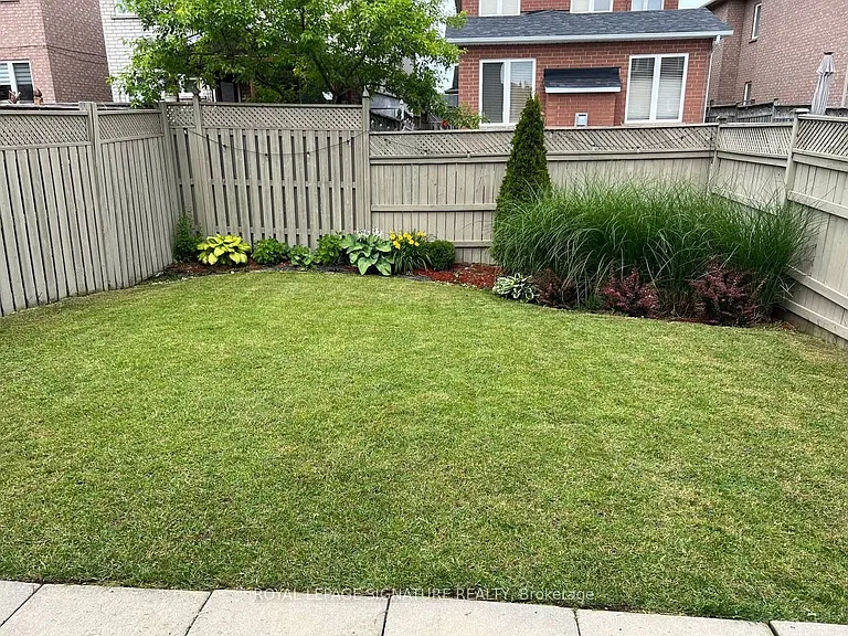 61 Kalmar Cres — Photo 14