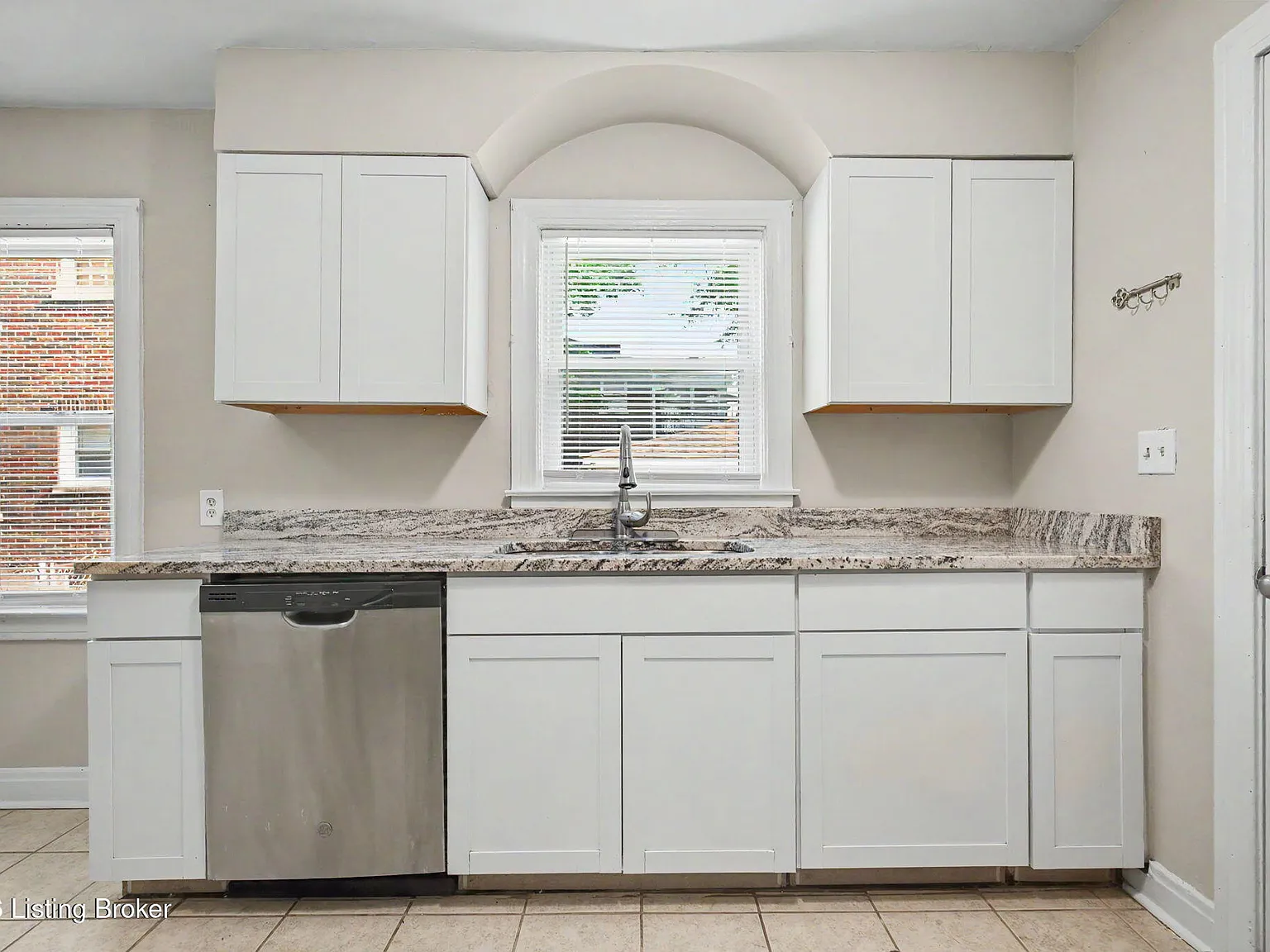 2 bed, 1.0 bath, 925 sqft, $995 — Photo 4