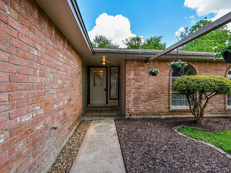 8502 Snowbank Dr — Photo 2