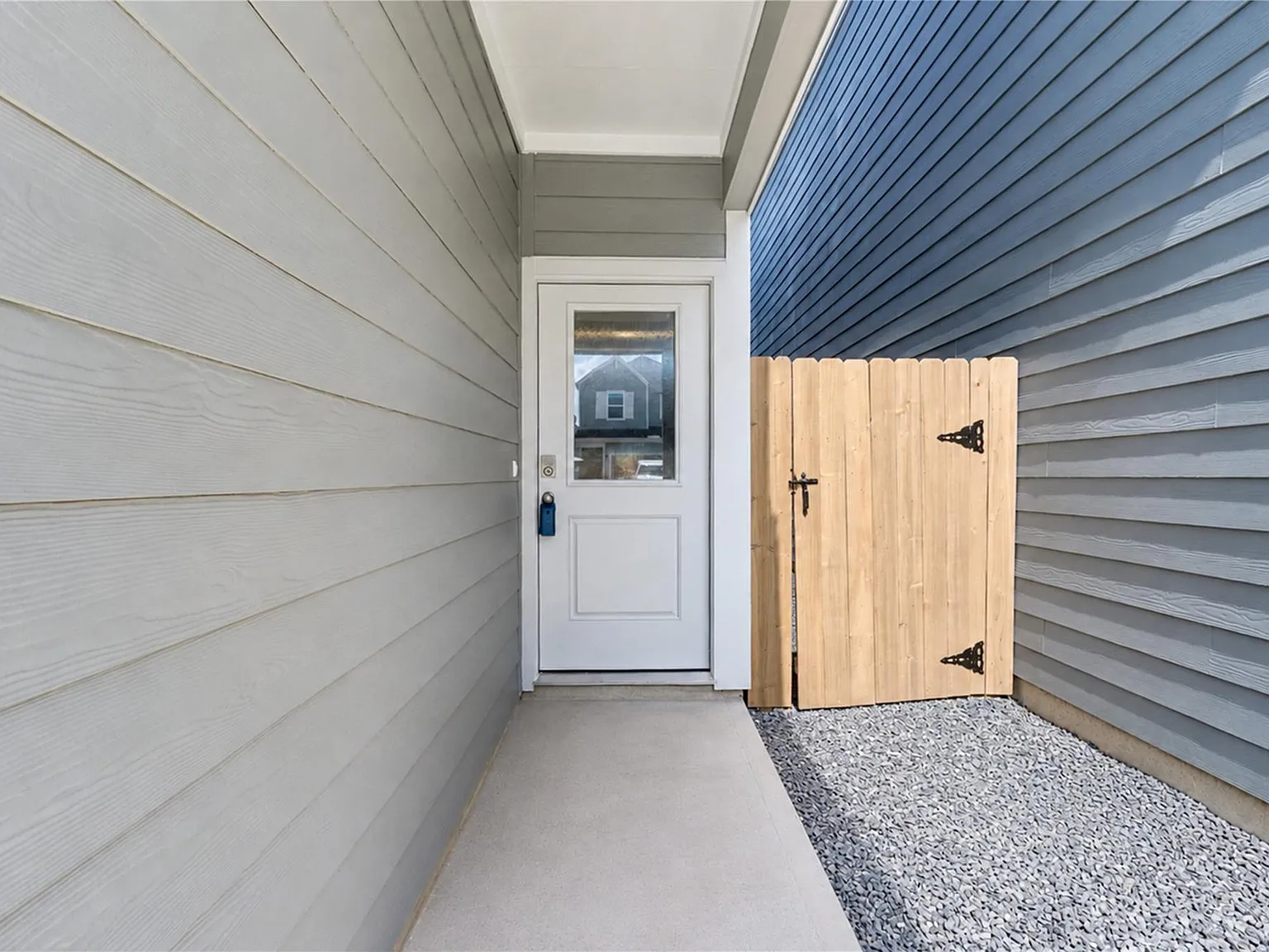 4 bed, 2.5 bath, 2054 sqft, $2,250 — Photo 2