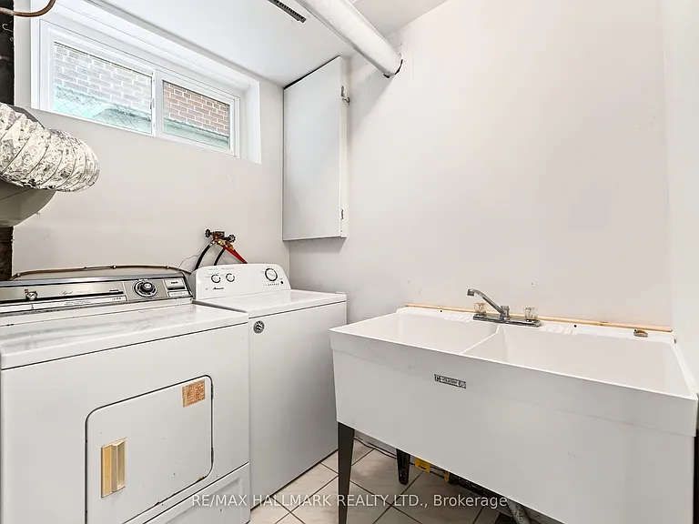402 Kingston Rd — Photo 11
