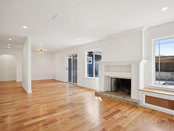 4th image of 215 Lea Court