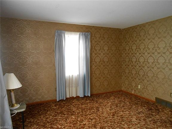 3rd image of 24194 Ambour Dr