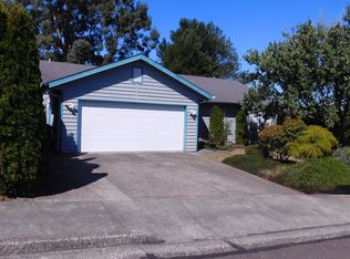 1910 Garfield St, North Bend, OR 97459