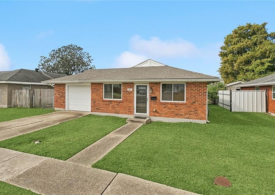 1st image of 744 Oakwood Dr