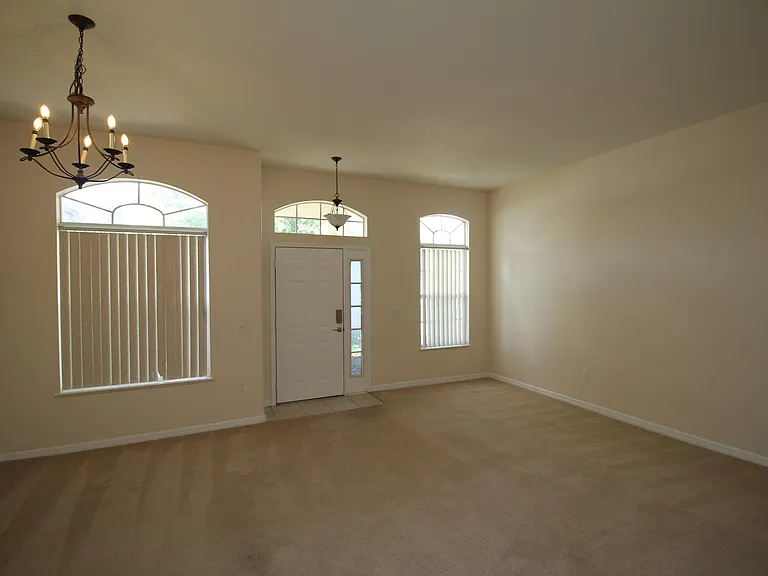885 Tavernier Cir NE — Photo 3
