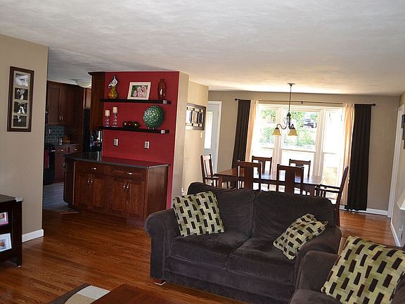 4th image of 8751 Glenwood Dr