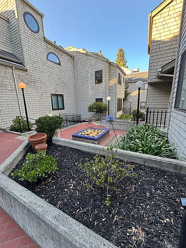 733 Fairfield Rd #11 Photo 1