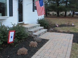 4 Baneberry Dr, Whitehouse Station, NJ 08889