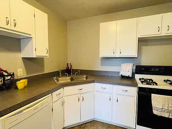2nd image of 11 Tremont Ave APT 4