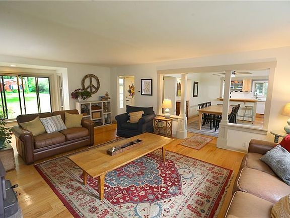 2nd image of 216 Hillside Dr
