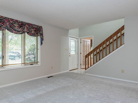 5th image of 805 W Hedgewood Dr