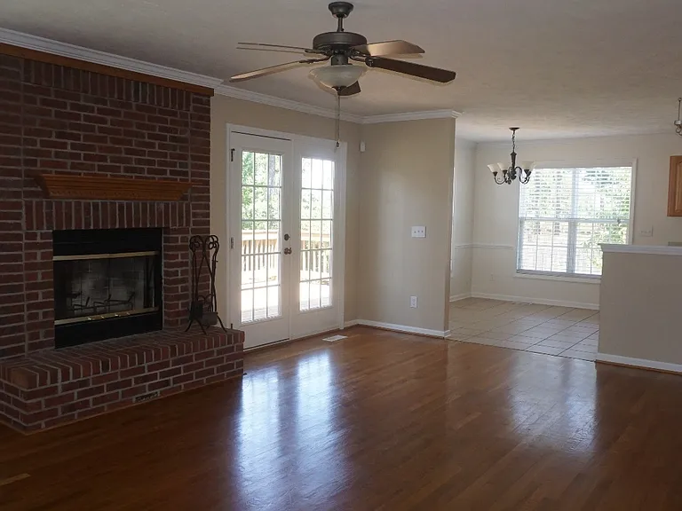 87 Arlington Dr — Photo 3