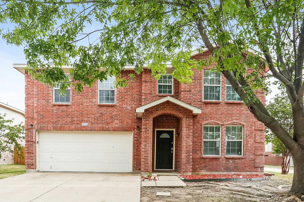 3 bed, 3.0 bath, 2468 sqft, $2,530 — Photo 1