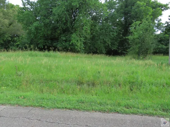 102 Dotson St, De Kalb, TX 75559
