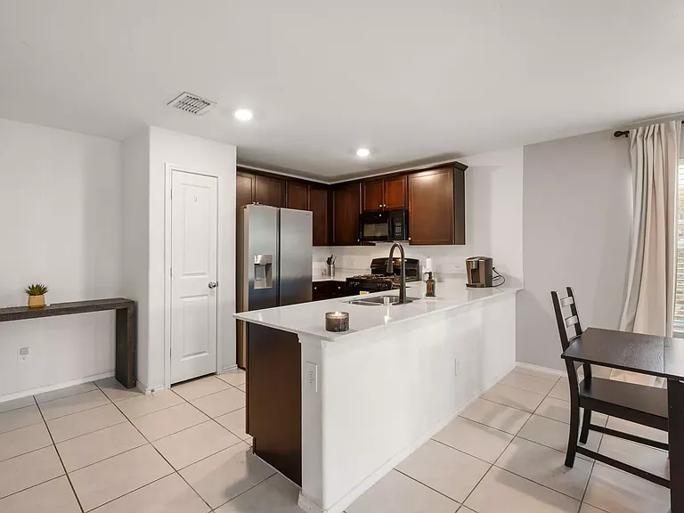 709 Odlozil Ln — Photo 6