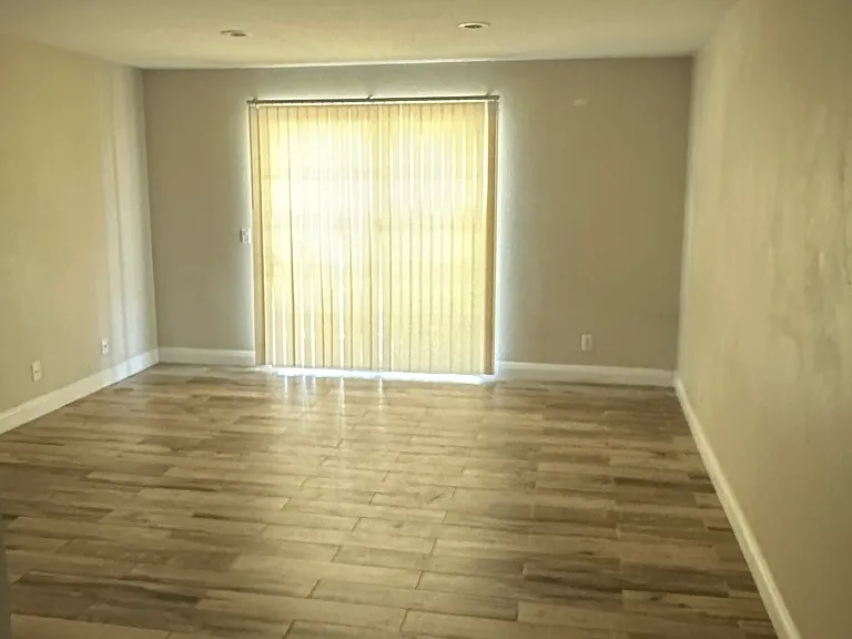 3823 S Maryland Pkwy — Photo 25
