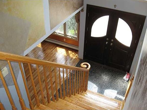 3rd image of 51 Parker St