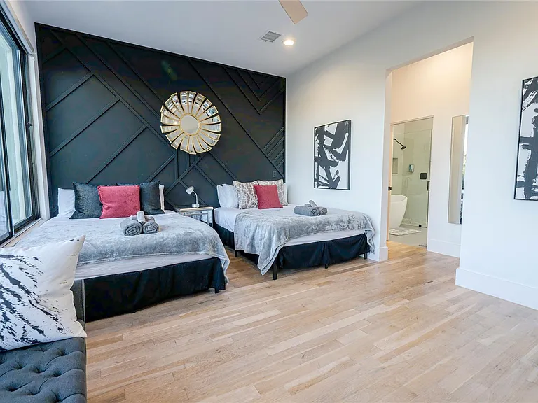709 Memorial Heights Dr — Photo 26