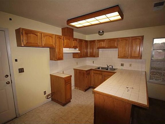 3rd image of 304 S Thelma Ave