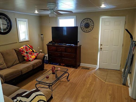 3rd image of 1062 Ada Ave