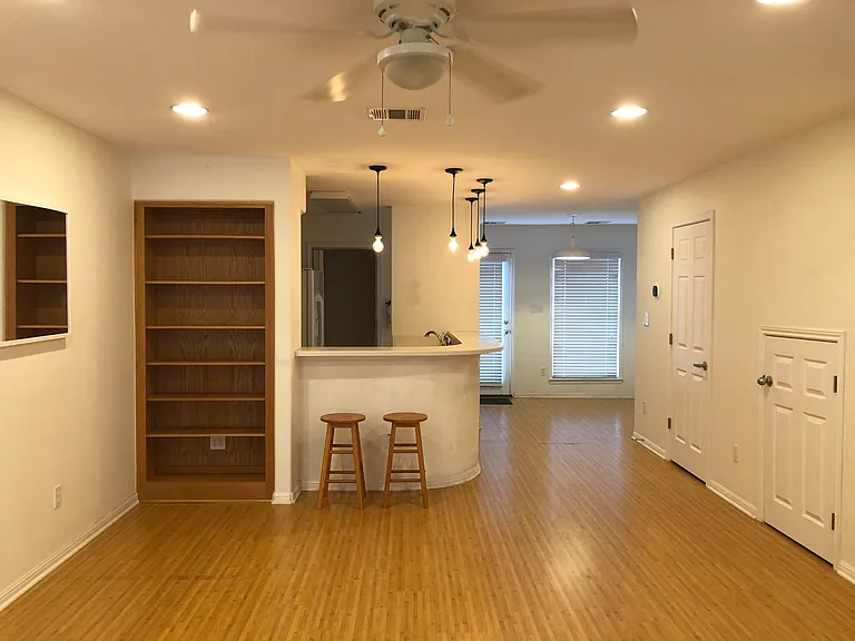 6900 E Riverside Dr #3 — Photo 3
