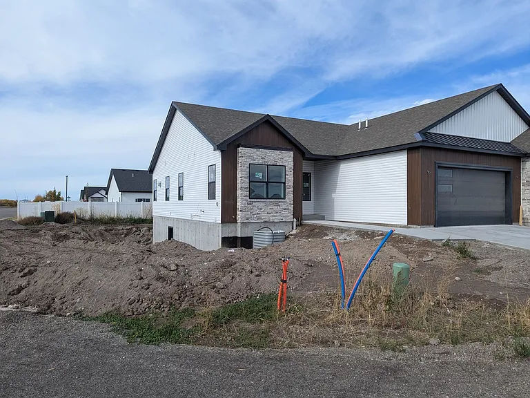 686 S Cutler Ave — Photo 5