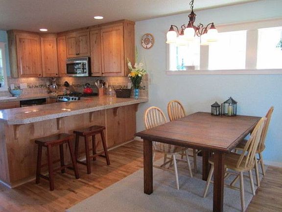 Kitchen & Dining