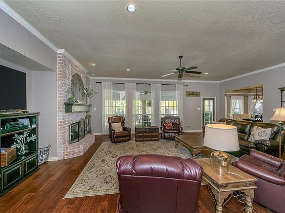 5th image of 241 Diamond Oaks Dr