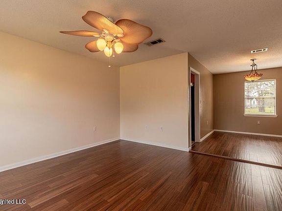 4th image of 605 Saratoga Dr